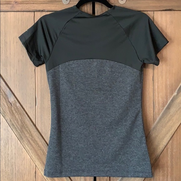 NWT NIKE women’s dri-fit performance shirt - Picture 2 of 5